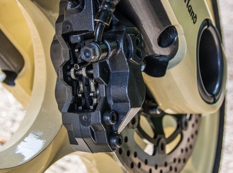 disparue à cause de la seconde guerre mondiale, cette marque tchèque revient 80 ans plus tard avec une böhmerland 21 à 58 000 € réservée à 10 motards dans le monde 7