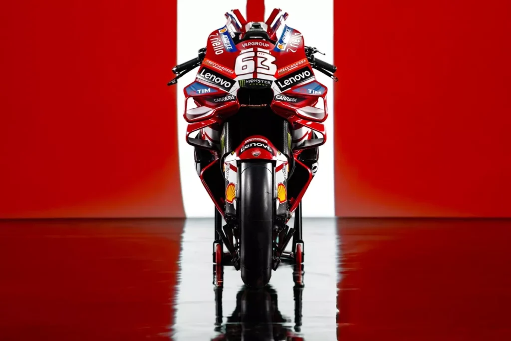 ducati dévoile son rouge du centenaire en motogp 2026, et marc márquez vise enfin un huitième titre historique 11