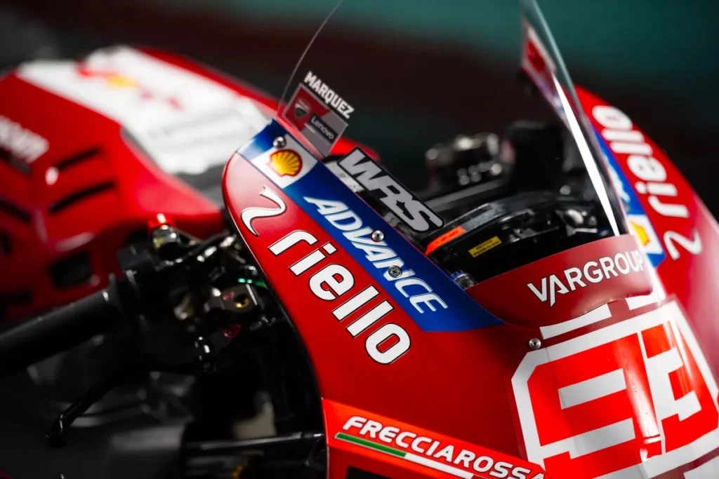 ducati dévoile son rouge du centenaire en motogp 2026, et marc márquez vise enfin un huitième titre historique 17