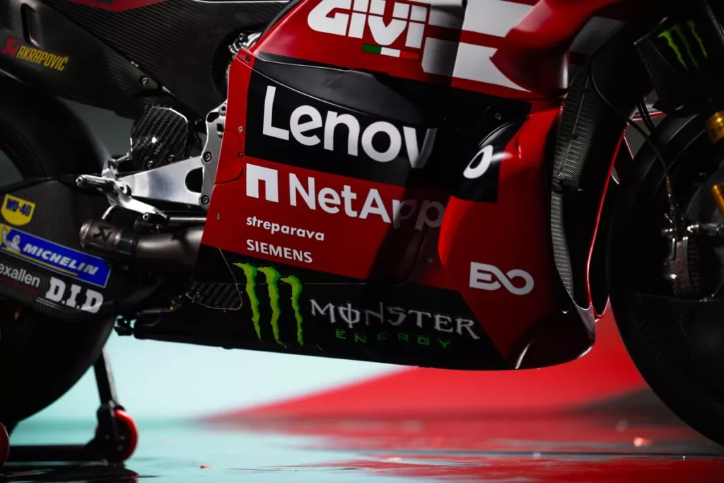 ducati dévoile son rouge du centenaire en motogp 2026, et marc márquez vise enfin un huitième titre historique 18