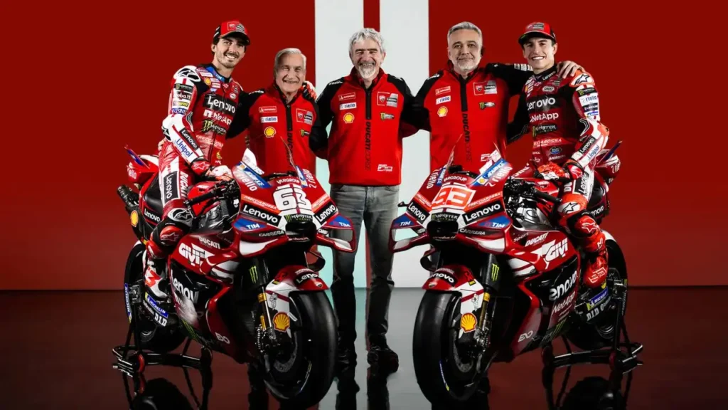 ducati dévoile son rouge du centenaire en motogp 2026, et marc márquez vise enfin un huitième titre historique 2