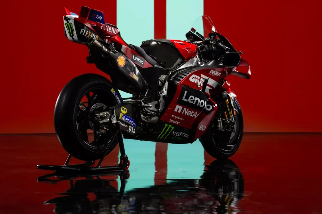 ducati dévoile son rouge du centenaire en motogp 2026, et marc márquez vise enfin un huitième titre historique 9