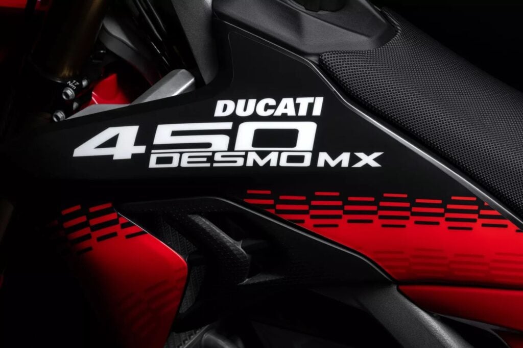 ducati lâche enfin sa cross la plus radicale la desmo450 mx factory plus légère, full akrapovic et prête à gagner tous les départs en grille en 2026 16