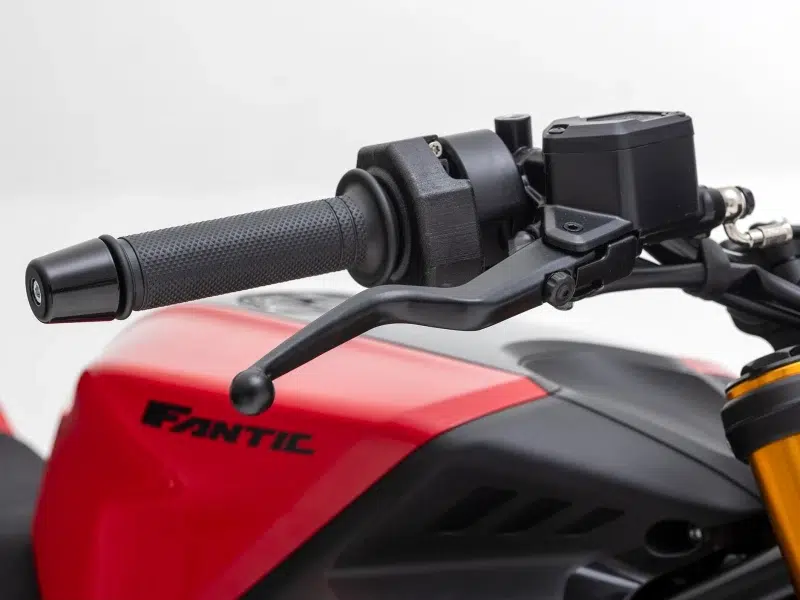 endettée à plus de 130 millions d’euros, fantic sort la stealth 500 ce roadster ultra léger veut prouver que la marque n’a pas dit son dernier mot 13