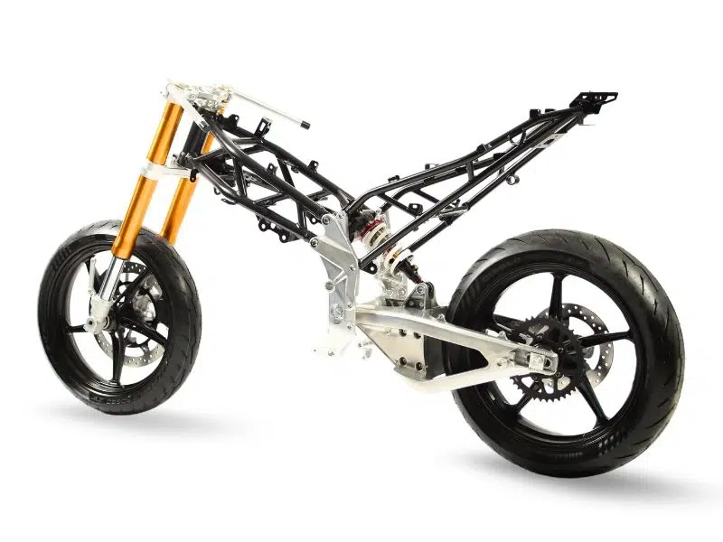 endettée à plus de 130 millions d’euros, fantic sort la stealth 500 ce roadster ultra léger veut prouver que la marque n’a pas dit son dernier mot 7