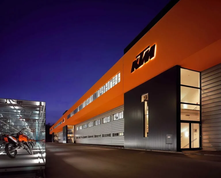 ktm vient de voler à bmw son cerveau des ventes pour une mission unique écraser les allemands sur le marché premium