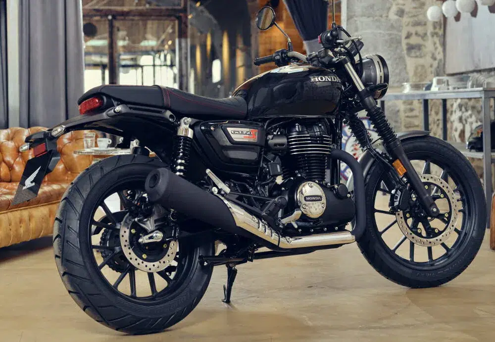 personne ne l’attendait là la honda gb350s explose les ventes en 2025, reprend son trône de moderne classique et relègue bsa et triumph à la figuration 1