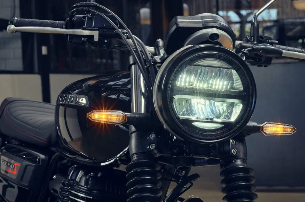 personne ne l’attendait là la honda gb350s explose les ventes en 2025, reprend son trône de moderne classique et relègue bsa et triumph à la figuration 5