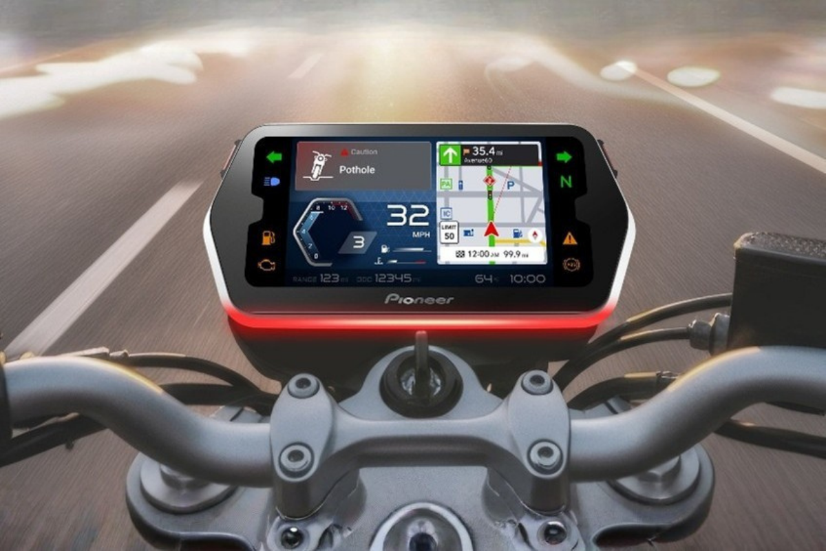 pioneer veut en finir avec les compteurs moto “à l’ancienne” ce nouveau tableau de bord branché sur votre smartphone pourrait tout changer