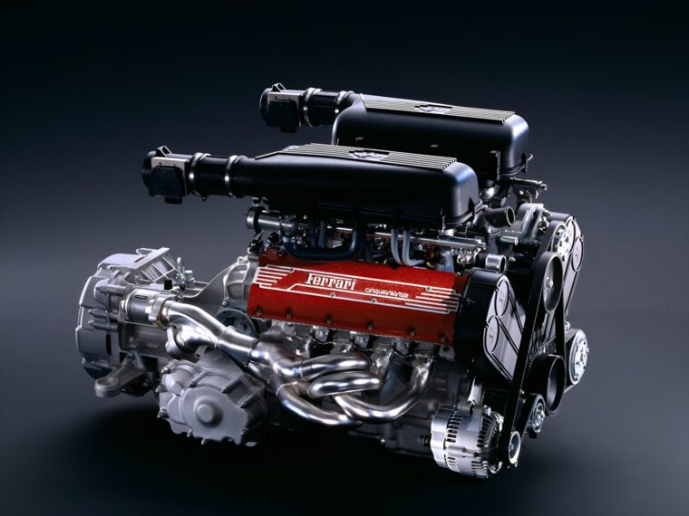 une seule moto ferrari v8 circule sur route, et elle ne vient pas de maranello l’incroyable projet de deux amis qui ont dompté un moteur de f355 6