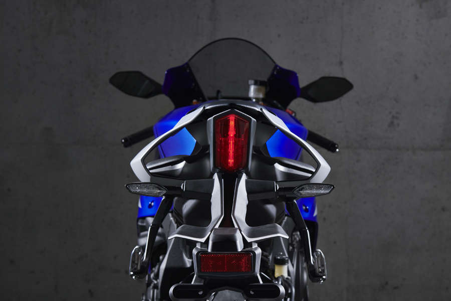yamaha tourne enfin la page du quatre cylindres en ligne le v4 de motogp annonce une r1 de route méconnaissable à l’horizon 2027 12
