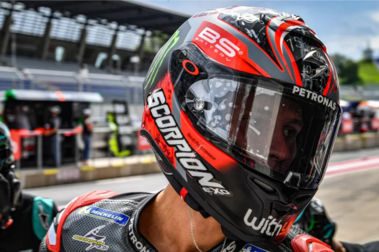 beaucoup de motards l’ignorent ces casques qui se gonflent comme des baskets des années 90 peuvent enfin régler vos problèmes de taille