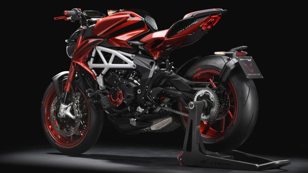 ce pilote de f1 cache une double vie de motard un garage à plus de 120 000 € et des mv agusta qu’il a lui même dessinées 14
