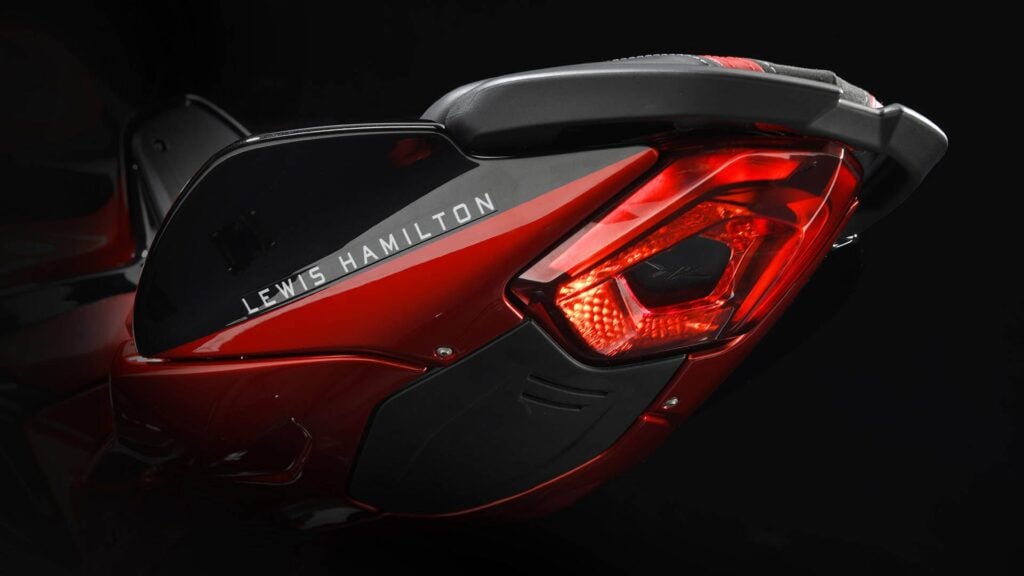 ce pilote de f1 cache une double vie de motard un garage à plus de 120 000 € et des mv agusta qu’il a lui même dessinées 4