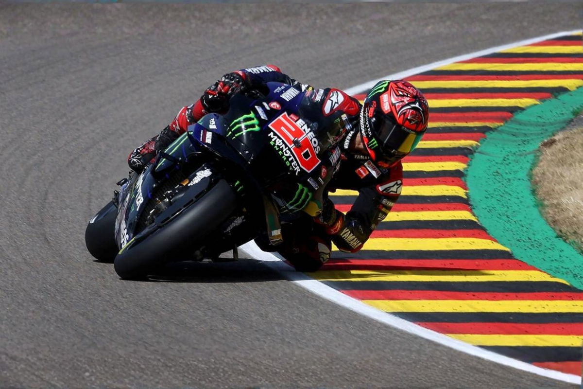 ce secret de freinage des motards pro pour pencher plus fort en courbe n’a rien à voir avec les trails, mais peut changer votre façon de rouler