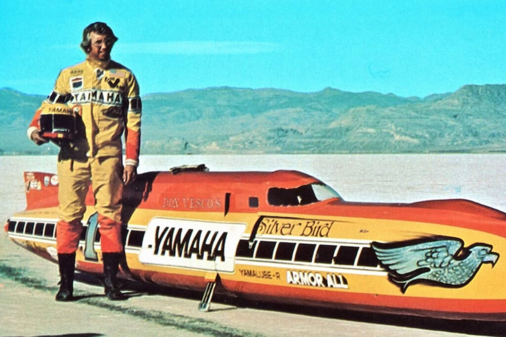 ce “submersible” à deux temps a pulvérisé la barre des 480 kmh en 1975 la silver bird et la lightning bolt, motos les plus folles de l’histoire, vont enfin changer de propriétaire 1