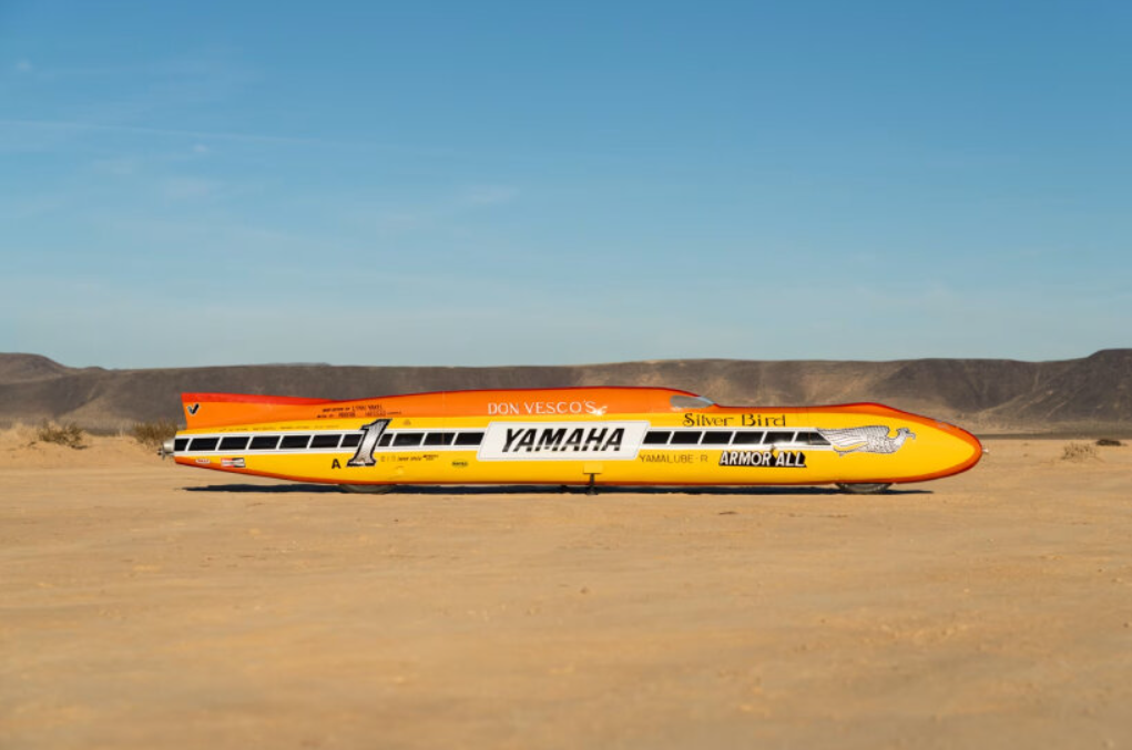 ce “submersible” à deux temps a pulvérisé la barre des 480 kmh en 1975 la silver bird et la lightning bolt, motos les plus folles de l’histoire, vont enfin changer de propriétaire 2