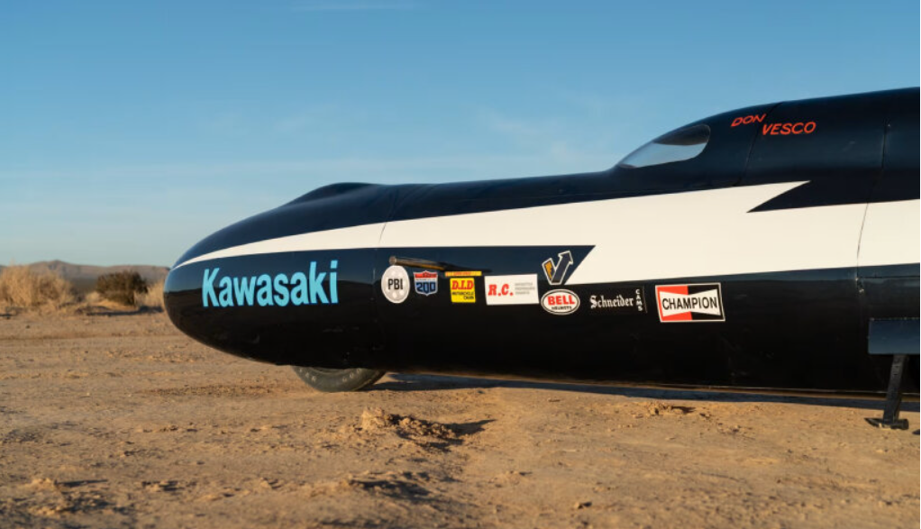 ce “submersible” à deux temps a pulvérisé la barre des 480 kmh en 1975 la silver bird et la lightning bolt, motos les plus folles de l’histoire, vont enfin changer de propriétaire 6