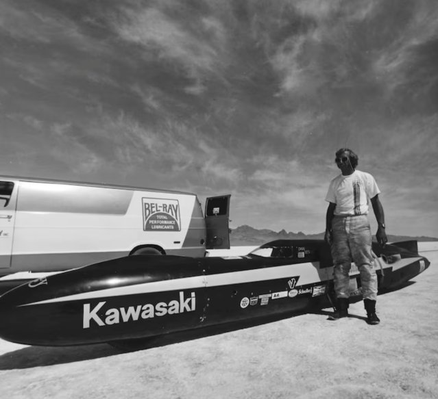 ce “submersible” à deux temps a pulvérisé la barre des 480 kmh en 1975 la silver bird et la lightning bolt, motos les plus folles de l’histoire, vont enfin changer de propriétaire 7