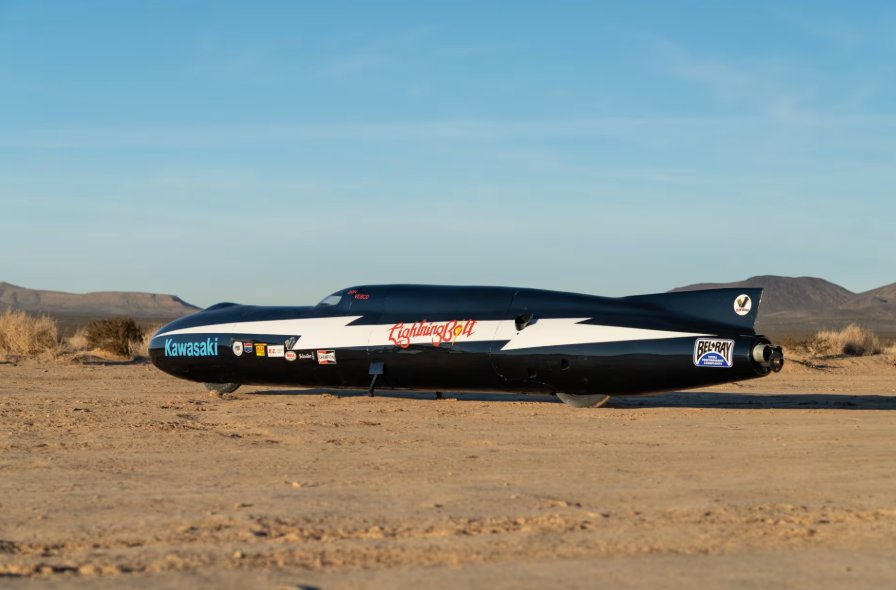 ce “submersible” à deux temps a pulvérisé la barre des 480 kmh en 1975 la silver bird et la lightning bolt, motos les plus folles de l’histoire, vont enfin changer de propriétaire 9