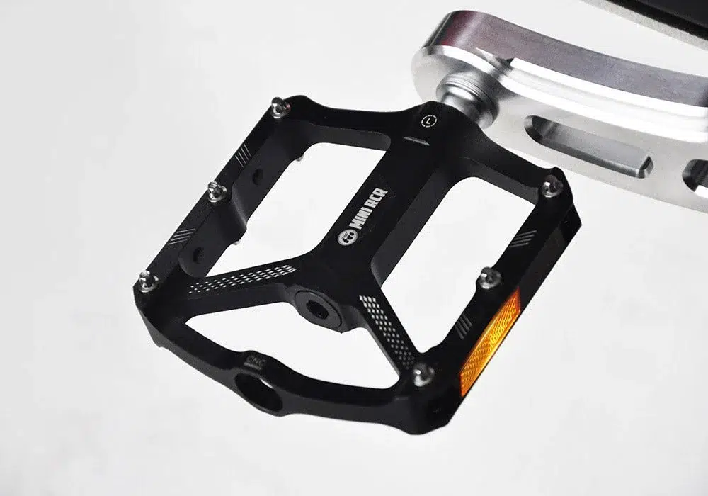 ces trikes électriques “inoffensifs” rappellent les engins bannis des années 80 mini rcr veut remettre à la mode les trois roues casse cou 14