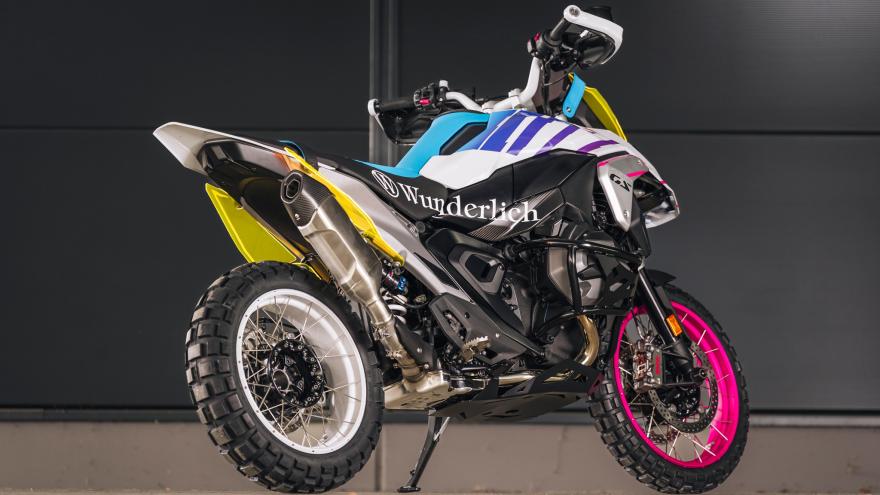 c’est le kit qui arrête enfin de mentir sur la bmw r1300 gs wunderlich la désosse, remonte la selle, relève l’échappement et en fait la vraie moto de rallye que les pubs promettent depuis des années 3