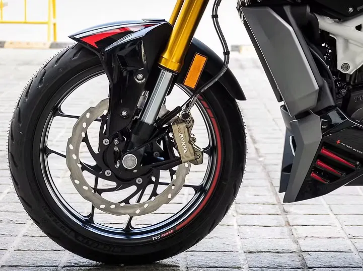 c’est peut être le meilleur plan de 2026 5 nakeds que personne n’attend (de l’apache rtr 310 à la livewire s2 alpinista) 8