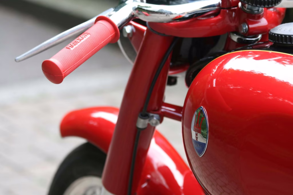 cette marque connue pour ses voitures de luxe a commencé par des motos pas chères pour survivre à la seconde guerre mondiale 3