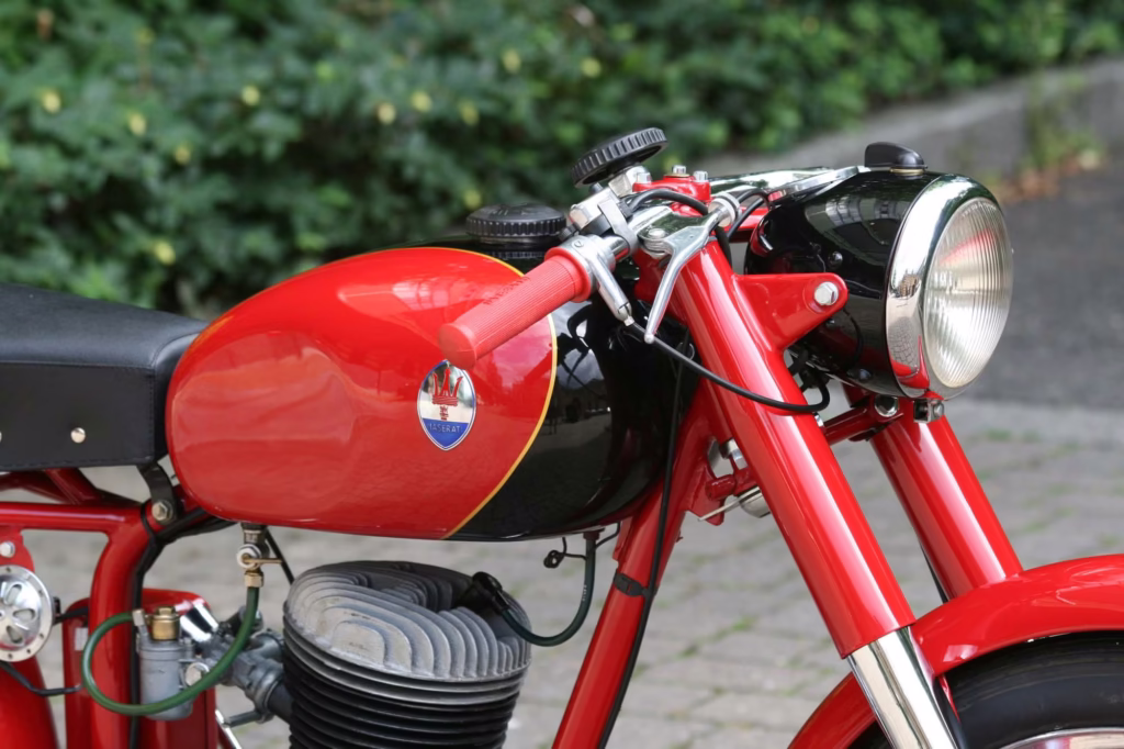 cette marque connue pour ses voitures de luxe a commencé par des motos pas chères pour survivre à la seconde guerre mondiale 5