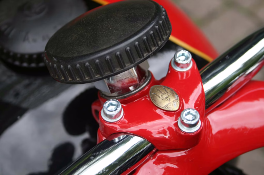 cette marque connue pour ses voitures de luxe a commencé par des motos pas chères pour survivre à la seconde guerre mondiale 7