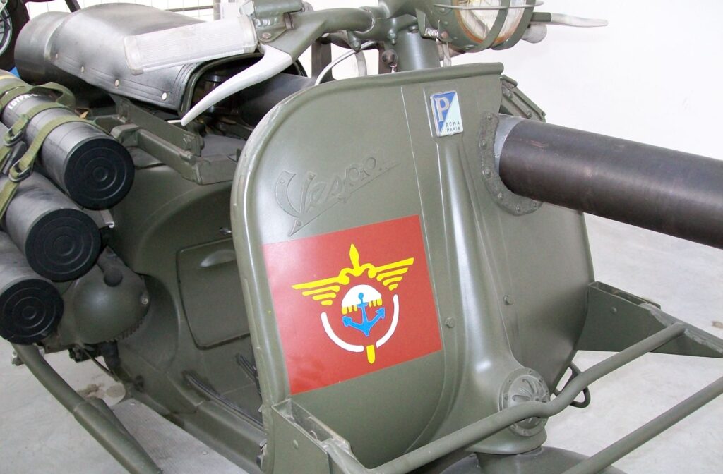 cette vespa avec un bazooka a littéralement sauvé piaggio de la faillite et elle a changé la vie des soldats français 2