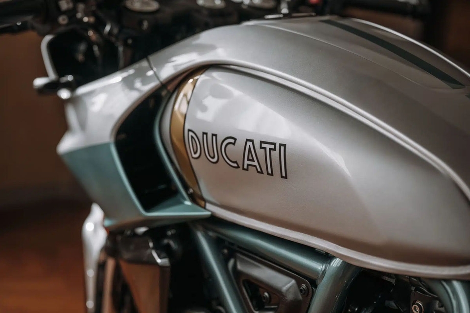 ducati fête ses 100 ans avec une bombe néo rétro cette « formula 73 » numérotée à 873 exemplaires va rendre dingues les fans de la 750 imola 11