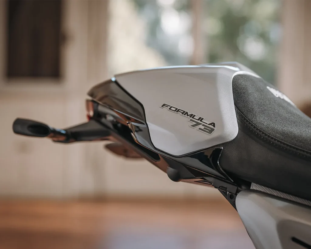 ducati fête ses 100 ans avec une bombe néo rétro cette « formula 73 » numérotée à 873 exemplaires va rendre dingues les fans de la 750 imola 15