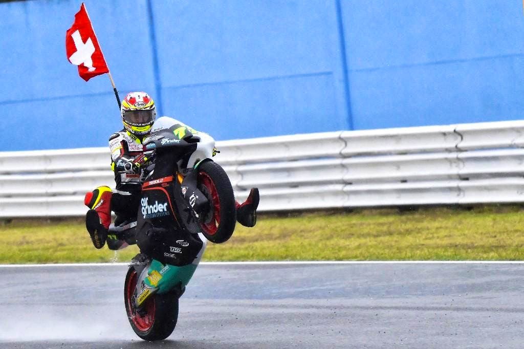 e240b208 4087 4204 8a5d c13720990dfe