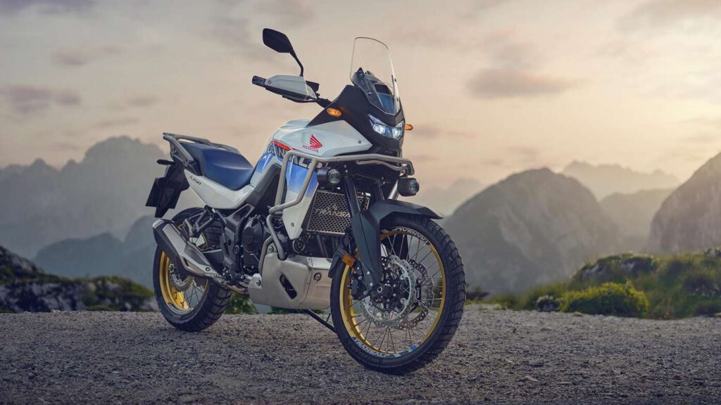 honda veut démocratiser l’aventure ce xl750 transalp e clutch à 850 € promet des pistes dans les pyrénées et les alpes sans vous épuiser comme un raid extrême 1