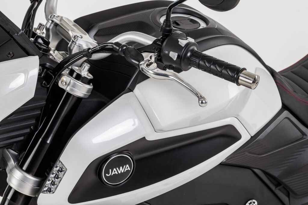 la chine a berné l’europe elle vend la même moto sous quatre noms différents et des milliers de motards paient jusqu’à 2 200 € de plus juste pour un logo sur le réservoir 10