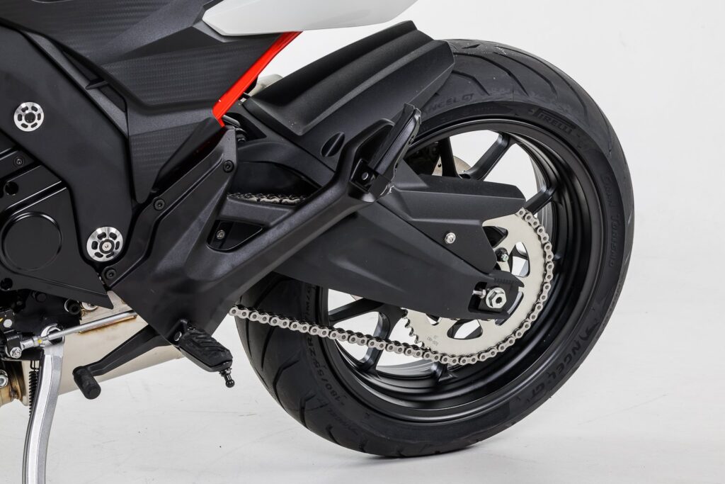 la chine a berné l’europe elle vend la même moto sous quatre noms différents et des milliers de motards paient jusqu’à 2 200 € de plus juste pour un logo sur le réservoir 11