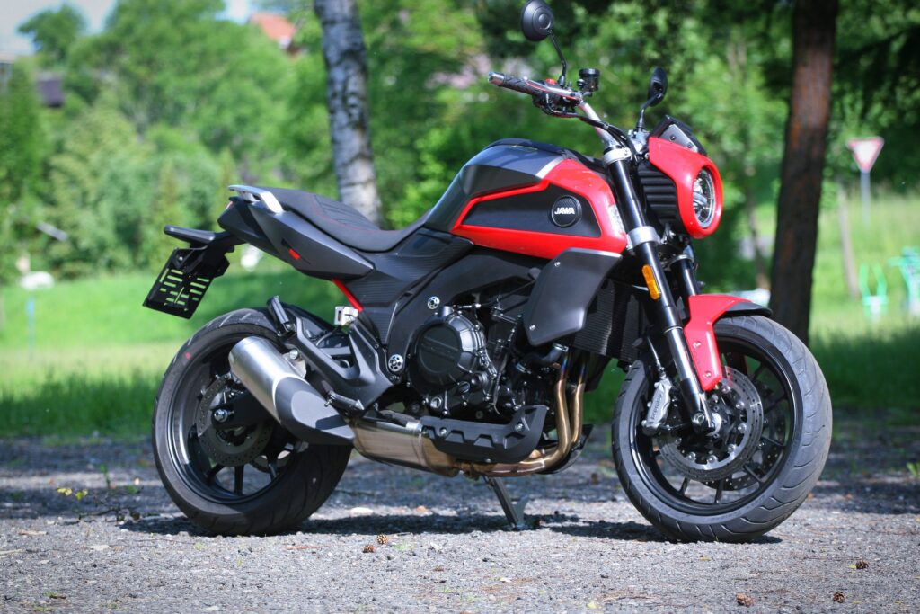 la chine a berné l’europe elle vend la même moto sous quatre noms différents et des milliers de motards paient jusqu’à 2 200 € de plus juste pour un logo sur le réservoir 2