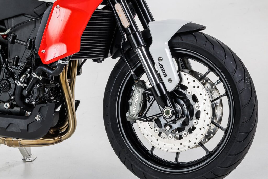 la chine a berné l’europe elle vend la même moto sous quatre noms différents et des milliers de motards paient jusqu’à 2 200 € de plus juste pour un logo sur le réservoir 6