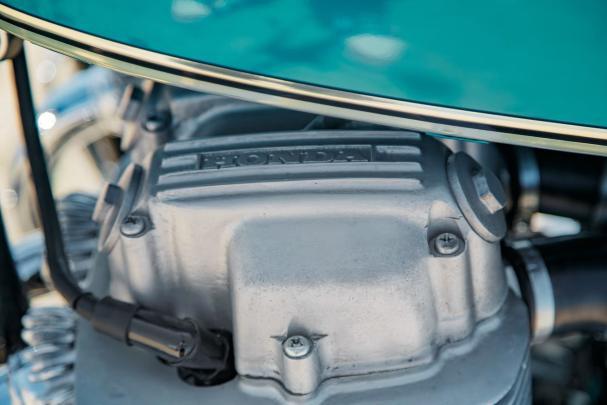 la moto de route la plus chère de l’histoire n’est pas une motogp cette honda cb750 four unique, jamais destinée au public, vient de partir à près de 300 000 € 1