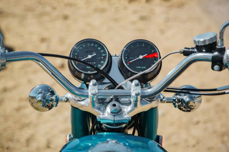 la moto de route la plus chère de l’histoire n’est pas une motogp cette honda cb750 four unique, jamais destinée au public, vient de partir à près de 300 000 €
