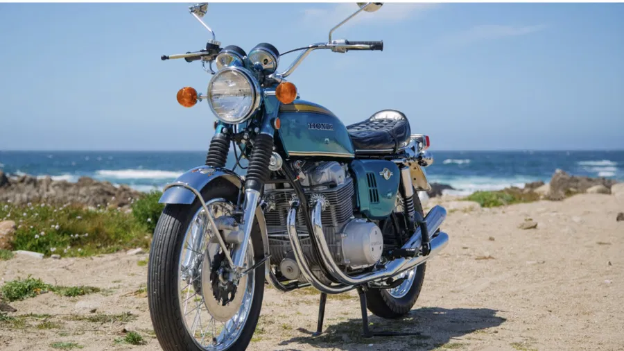la moto de route la plus chère de l’histoire n’est pas une motogp cette honda cb750 four unique, jamais destinée au public, vient de partir à près de 300 000 € 9