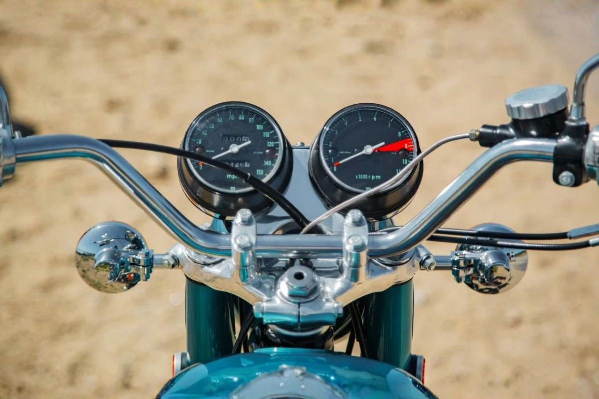 la moto de route la plus chère de l’histoire n’est pas une motogp cette honda cb750 four unique, jamais destinée au public, vient de partir à près de 300 000 €