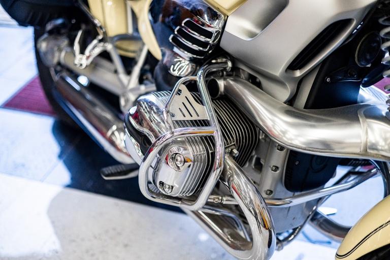 la moto « la moins désirée » de bmw revient par la grande porte 26 ans plus tard, ce r850 c quasi neuve pourrait valoir bien plus que prévu 13