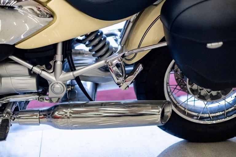 la moto « la moins désirée » de bmw revient par la grande porte 26 ans plus tard, ce r850 c quasi neuve pourrait valoir bien plus que prévu 16