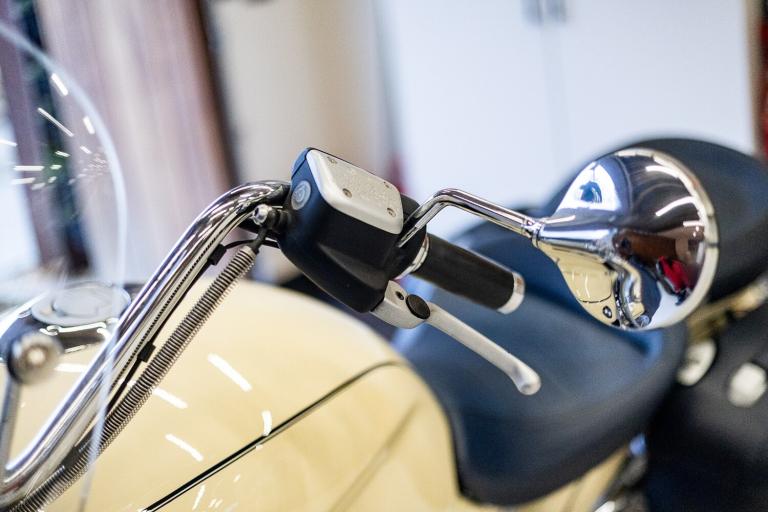 la moto « la moins désirée » de bmw revient par la grande porte 26 ans plus tard, ce r850 c quasi neuve pourrait valoir bien plus que prévu 17