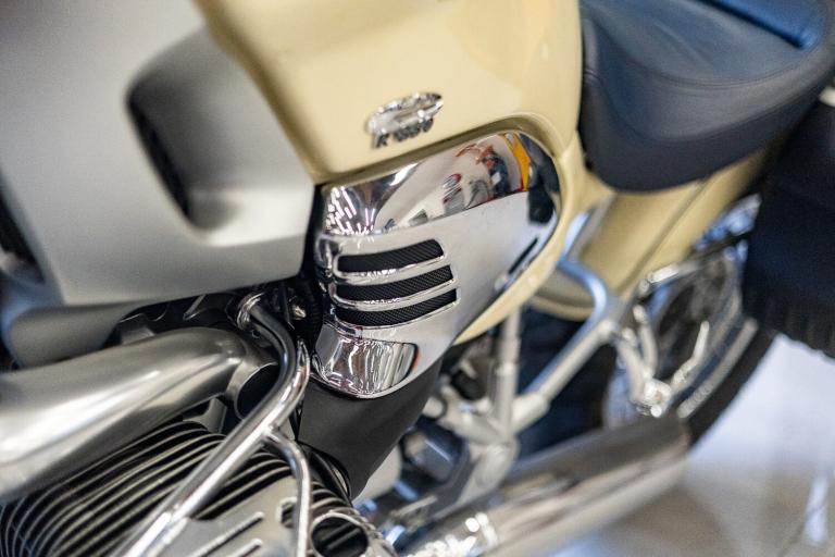 la moto « la moins désirée » de bmw revient par la grande porte 26 ans plus tard, ce r850 c quasi neuve pourrait valoir bien plus que prévu 21
