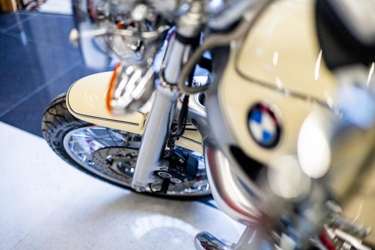 la moto « la moins désirée » de bmw revient par la grande porte 26 ans plus tard, ce r850 c quasi neuve pourrait valoir bien plus que prévu 22