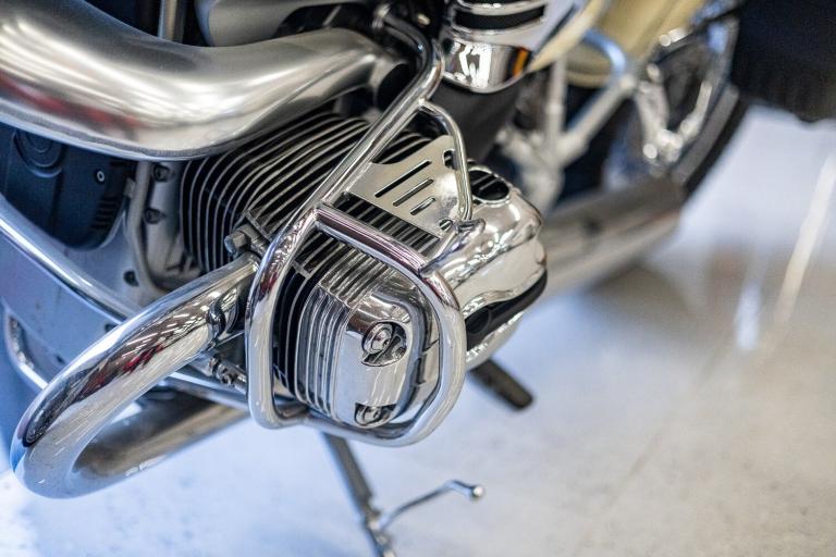 la moto « la moins désirée » de bmw revient par la grande porte 26 ans plus tard, ce r850 c quasi neuve pourrait valoir bien plus que prévu 26