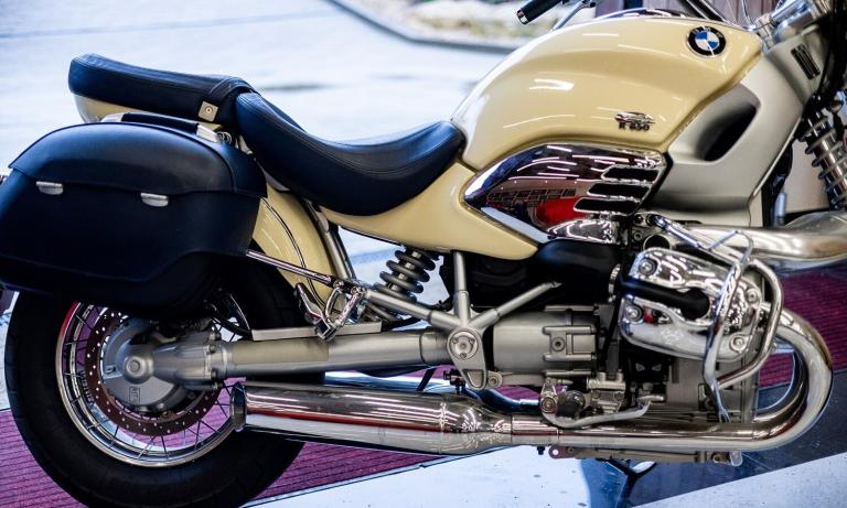 la moto « la moins désirée » de bmw revient par la grande porte 26 ans plus tard, ce r850 c quasi neuve pourrait valoir bien plus que prévu 6
